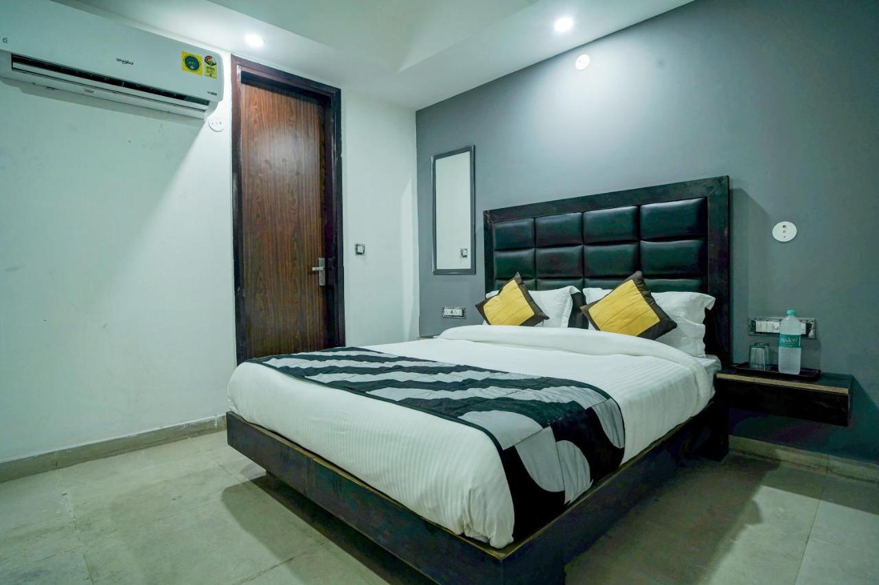 Hotel Red Snapper Couple Friendly At West Delhi New Delhi Exterior photo