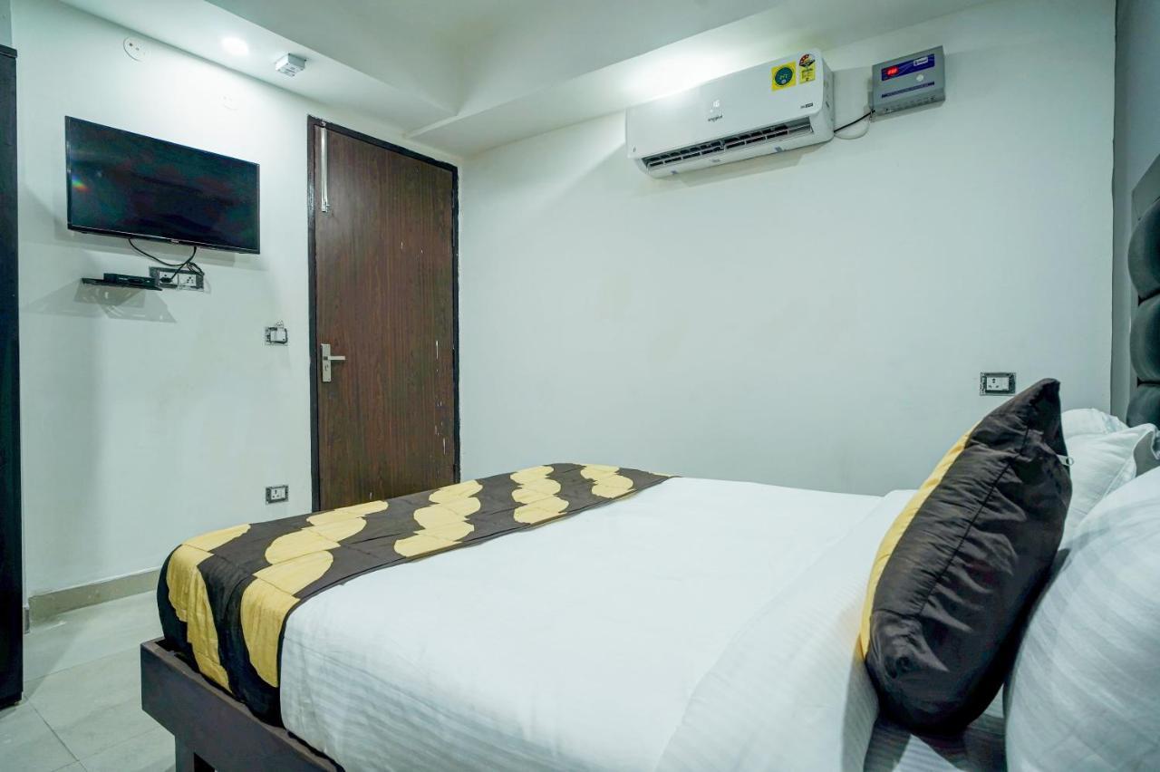 Hotel Red Snapper Couple Friendly At West Delhi New Delhi Exterior photo