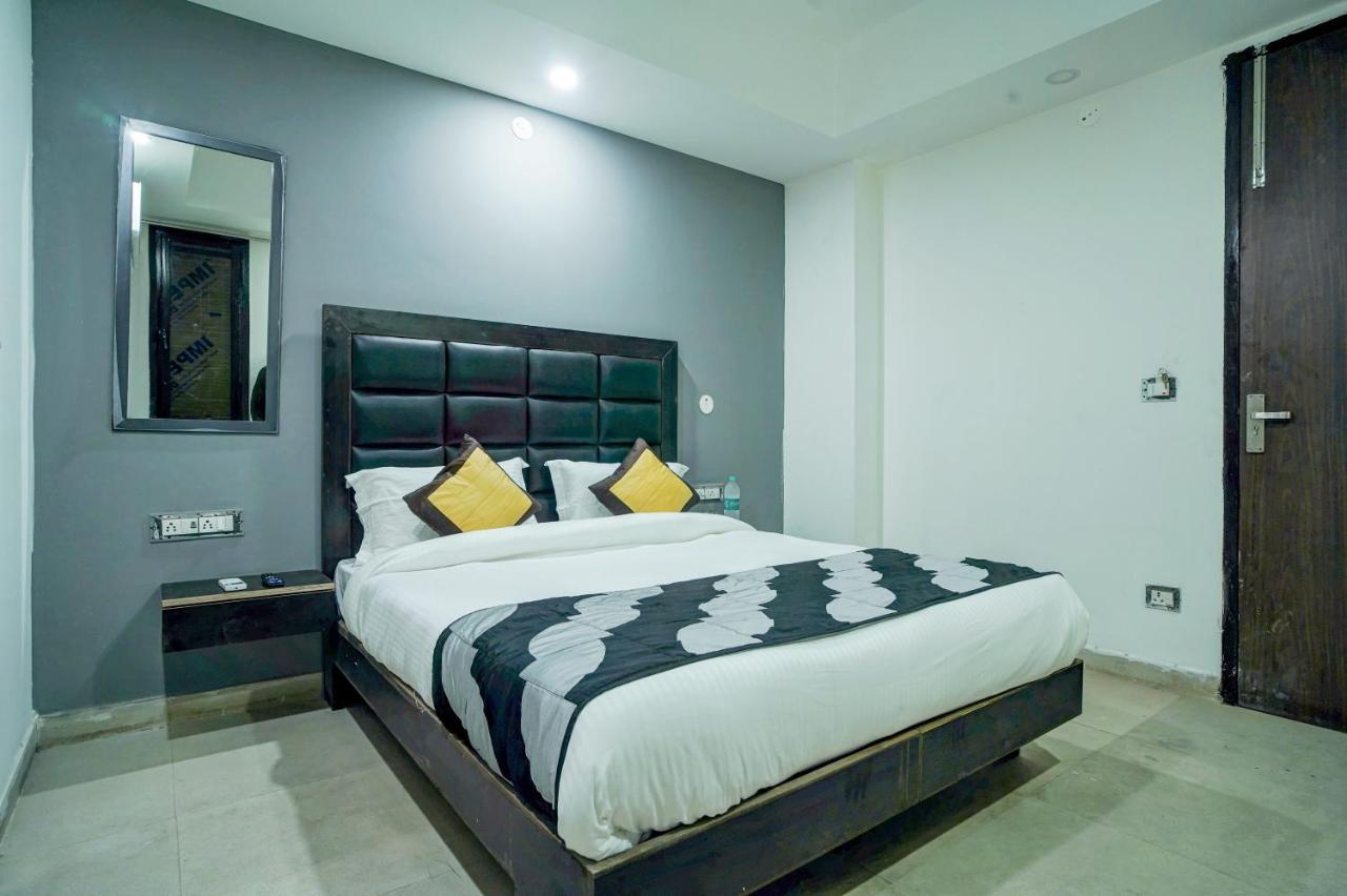 Hotel Red Snapper Couple Friendly At West Delhi New Delhi Exterior photo