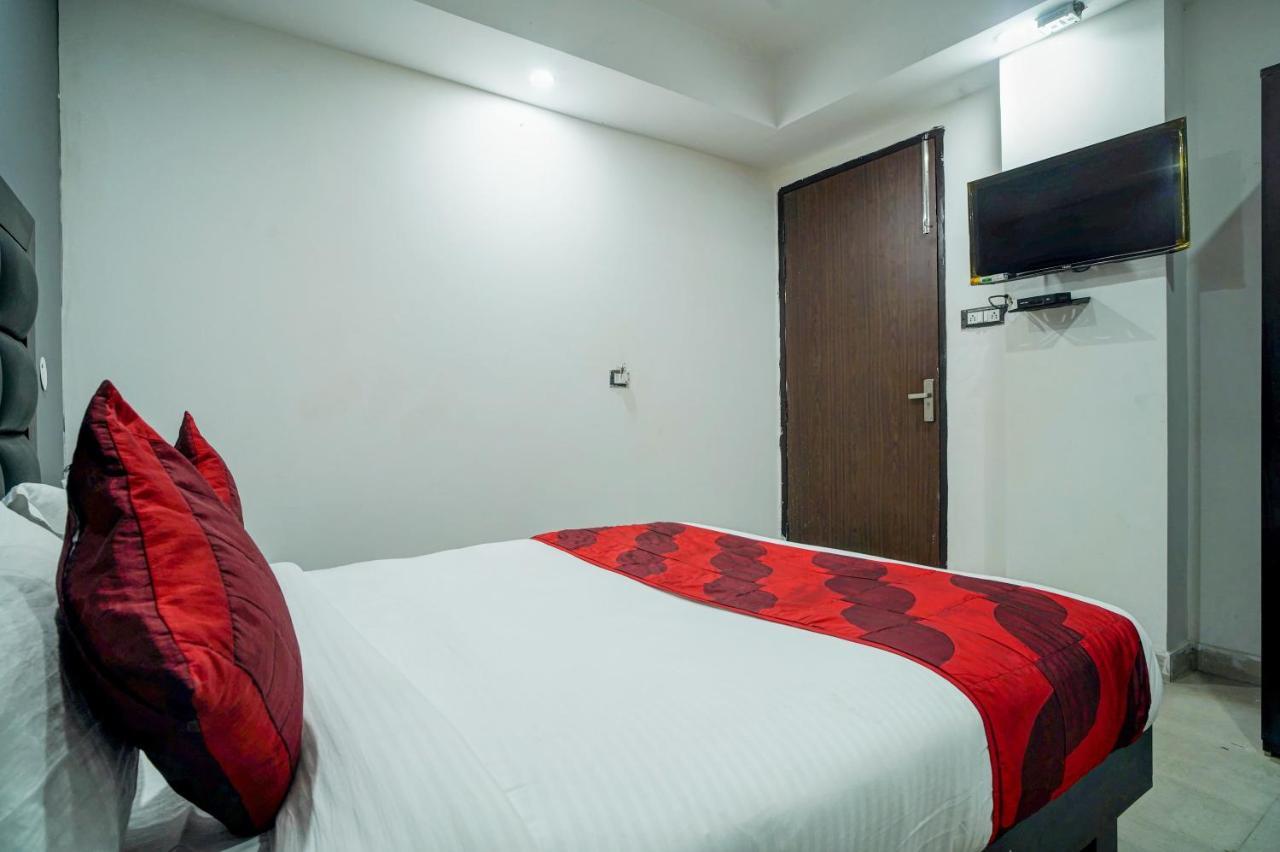 Hotel Red Snapper Couple Friendly At West Delhi New Delhi Exterior photo