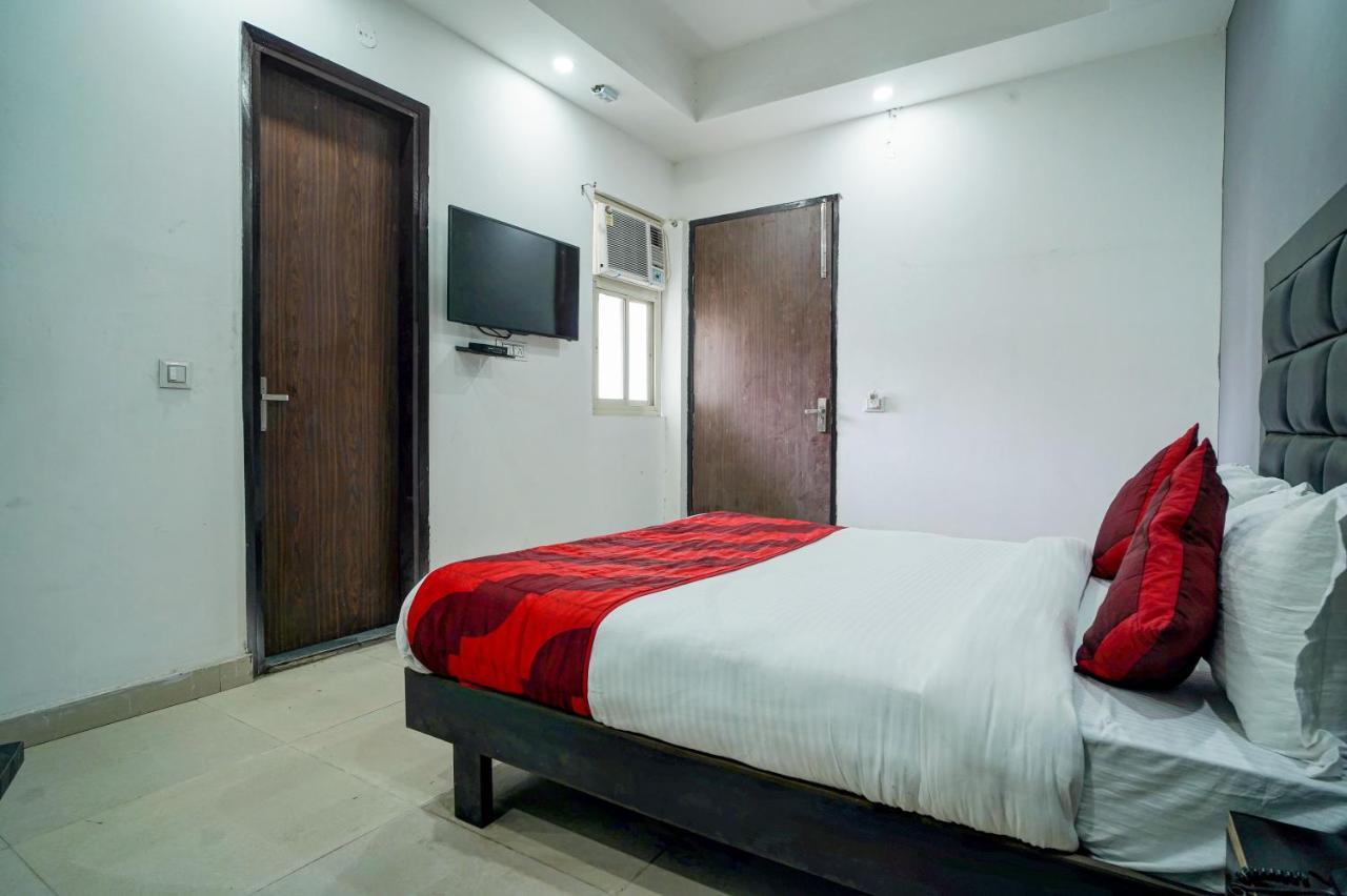 Hotel Red Snapper Couple Friendly At West Delhi New Delhi Exterior photo