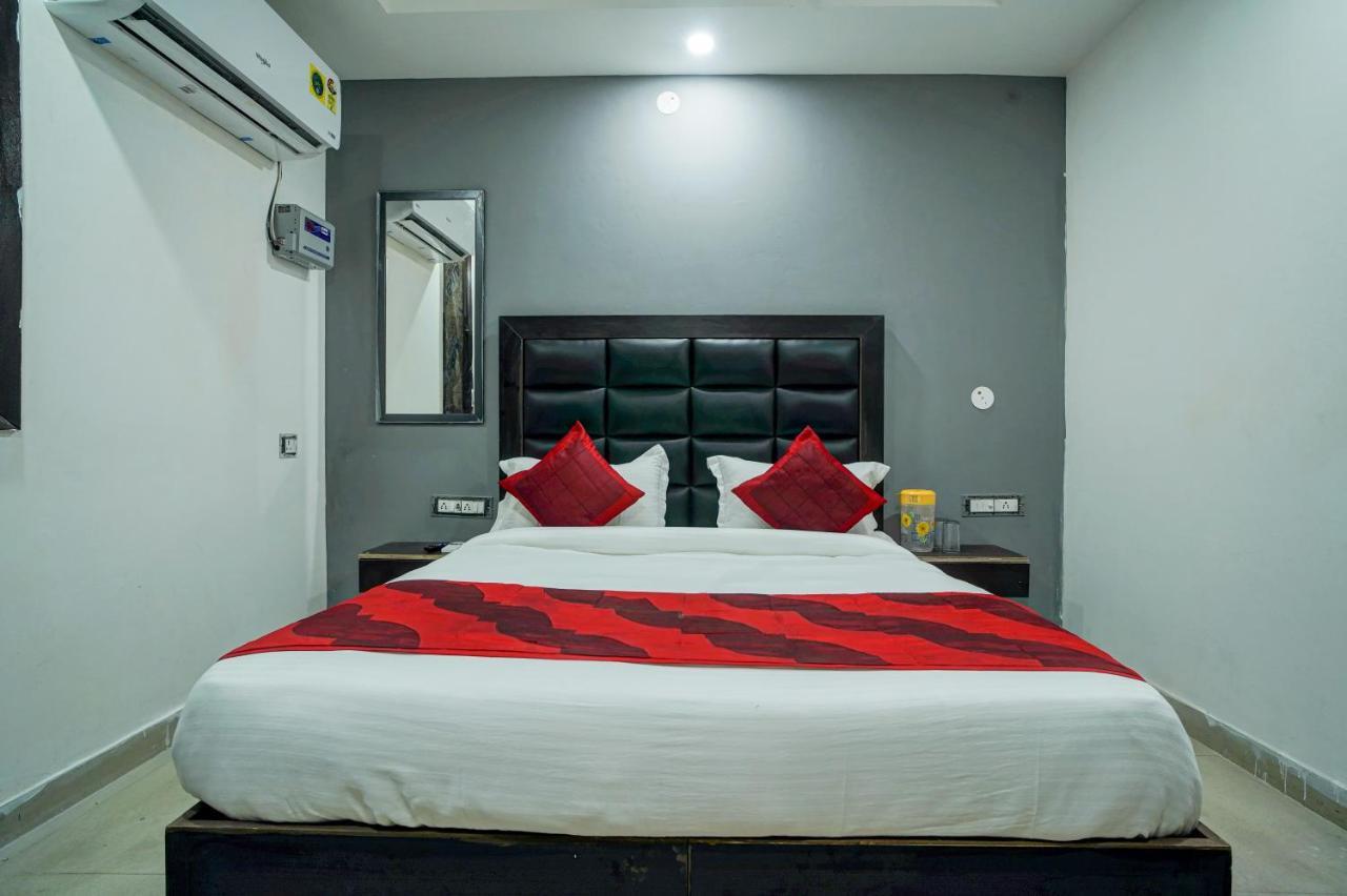 Hotel Red Snapper Couple Friendly At West Delhi New Delhi Exterior photo