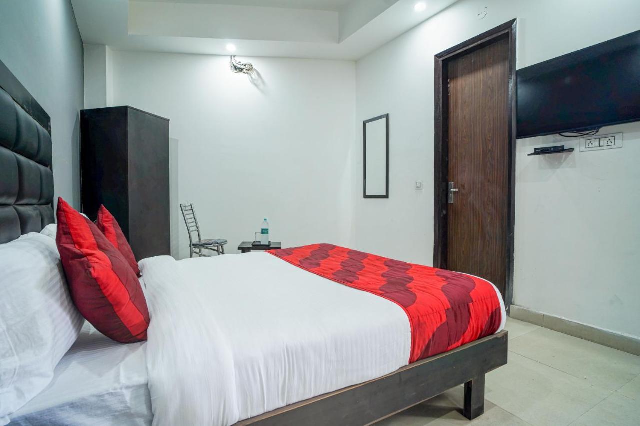 Hotel Red Snapper Couple Friendly At West Delhi New Delhi Exterior photo