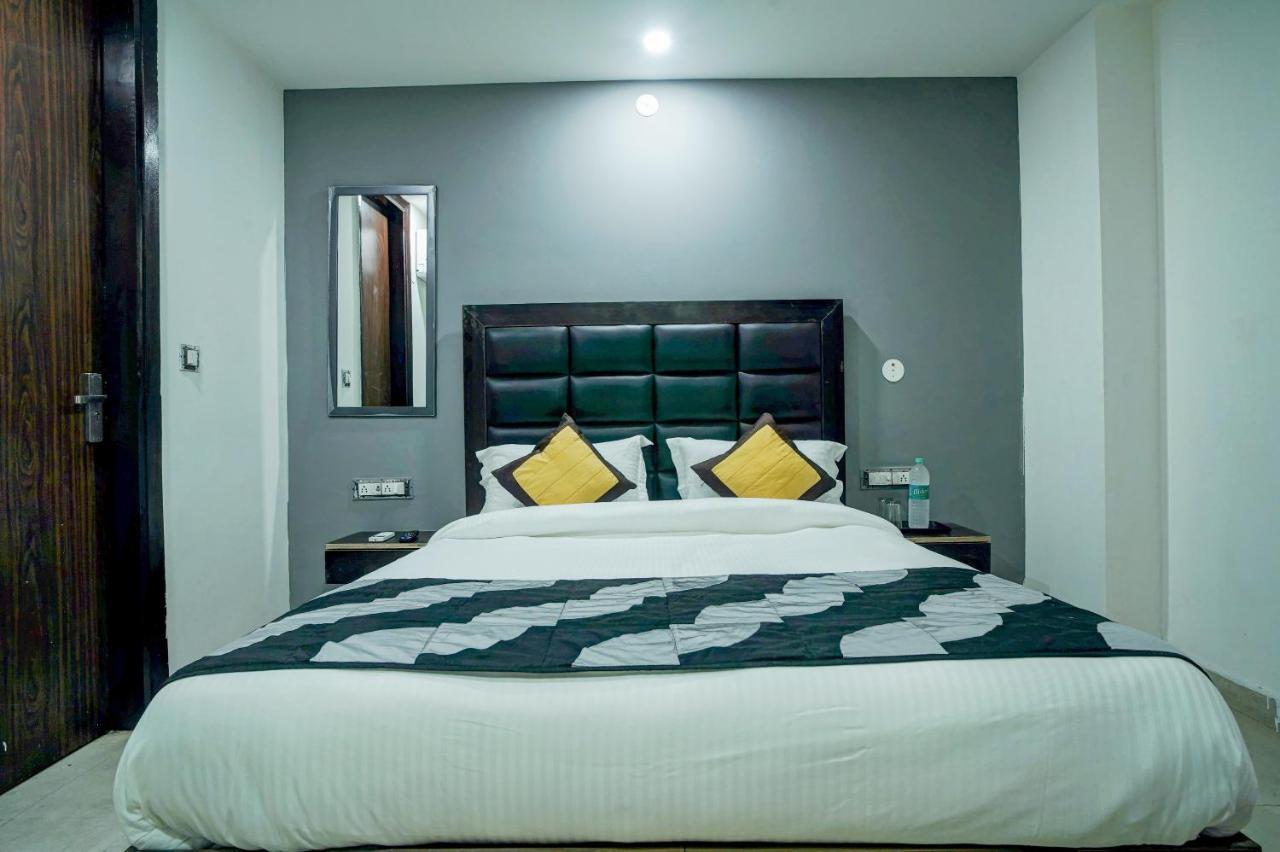 Hotel Red Snapper Couple Friendly At West Delhi New Delhi Exterior photo