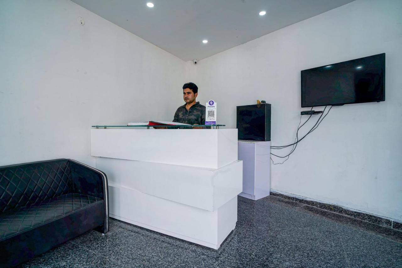Hotel Red Snapper Couple Friendly At West Delhi New Delhi Exterior photo
